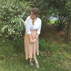 Flowy Light Pink Skirt W/ Pockets!